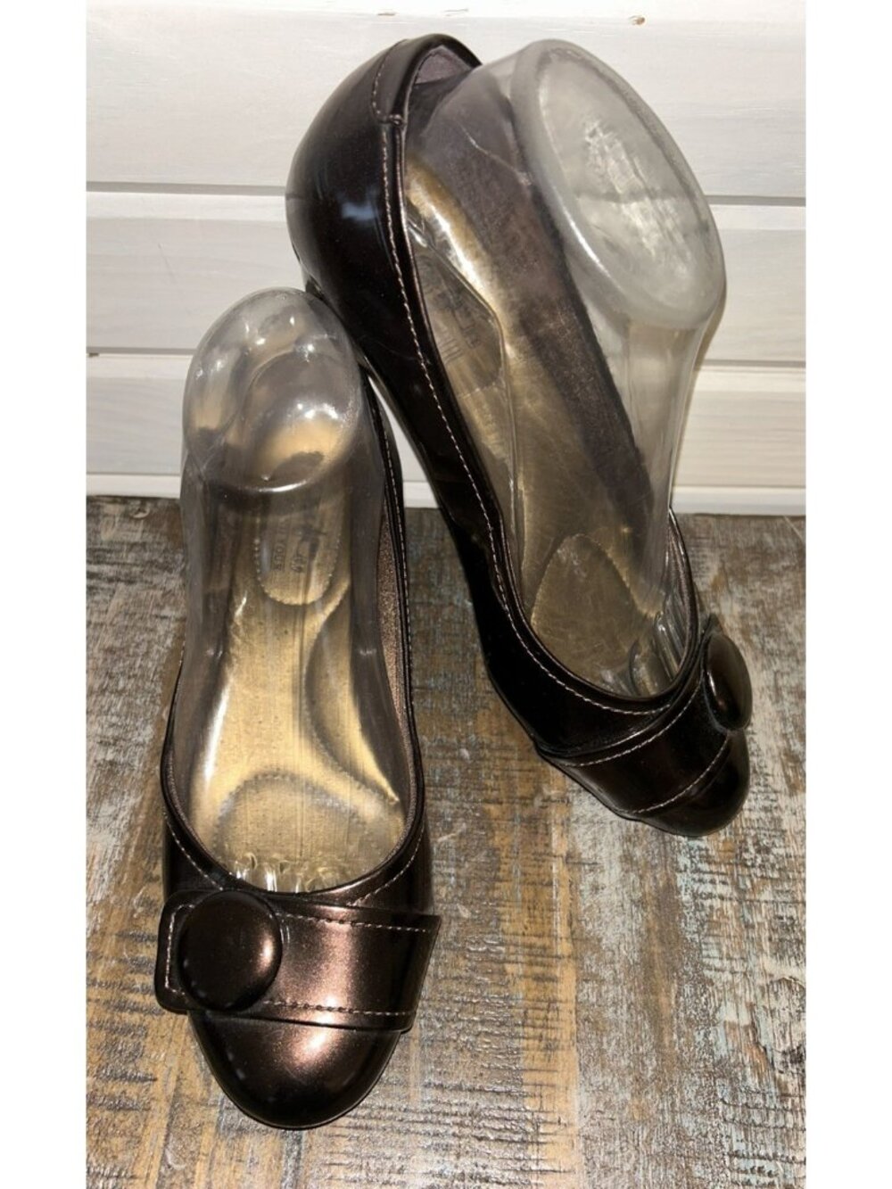 Coach And Four Sz 7.5 Bronze Faux Leather Patent Wedge Low Heels